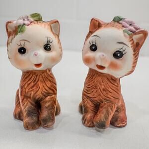 1950's Adorable Porcelain Bisque Pretty Kitties Decor Salt and Pepper Shaker Set